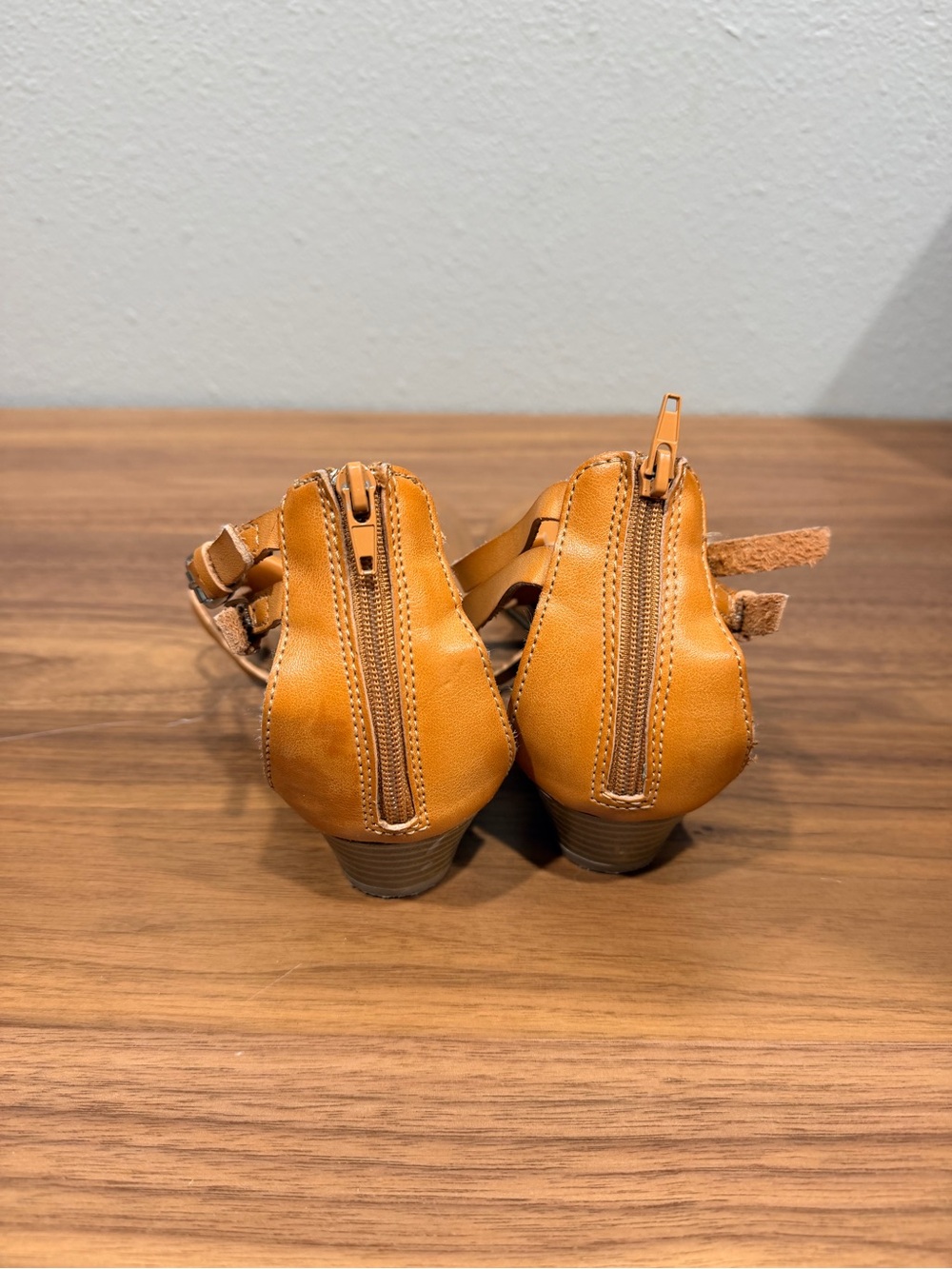 Express Tan Strappy Toe-Loop Sandals - Picture 2 of 4